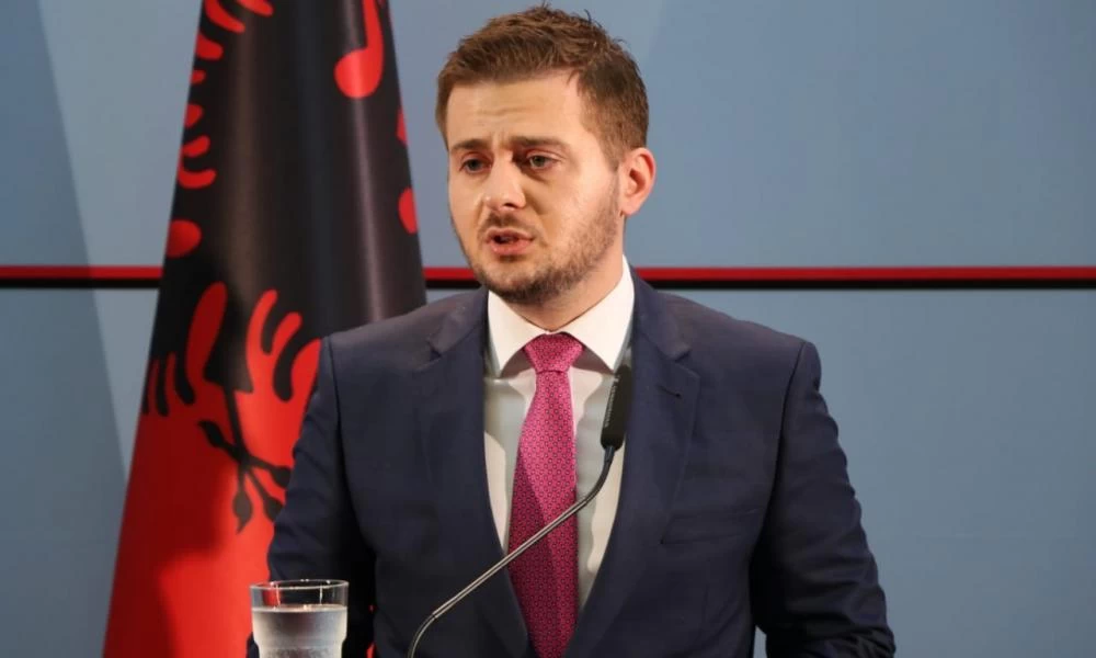 Αλβανία: Παραιτήθηκε ο υπουργός Εξωτερικών, Γκεντ Τσακάι